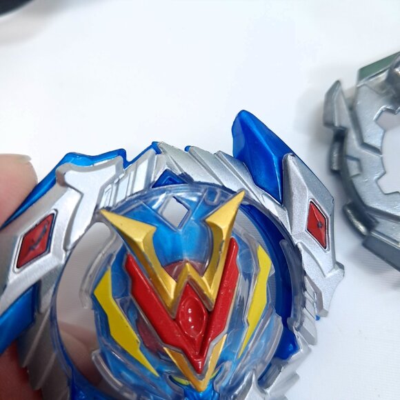 Beyblade Burst Turbo SlingShock Wonder Valtryek V4 12 Volcanic-S silver blue - Picture 3 of 8